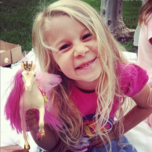 little girls like pony royale